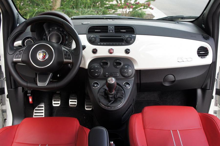  Fiat 500 Abarth 2012 года  (фото 29 из 121)